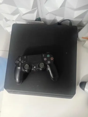Ps4 slim de 2 tera e 500gb, já foi aberto para substituir o HD, vem com dois jogos