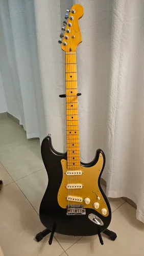 Guitarra Fender Stratocaster American Ultra - 2022 - Impecável