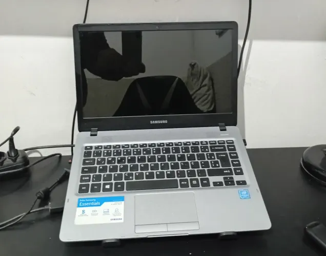 Notebook Samsung Essentials 300E