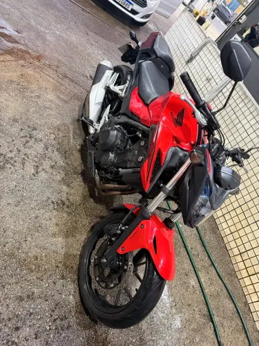 Vendo moto super nova e conservada dispenso curiosos e ladrões