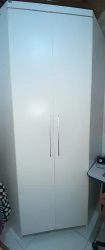Guarda-roupa grande branco de canto