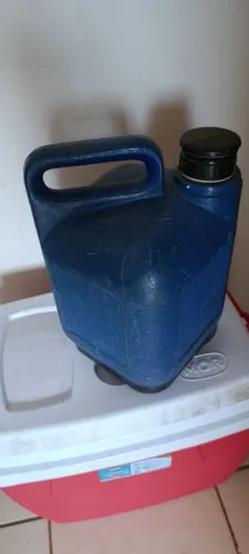 Caixa térmica 34 litros e garrafa térmica