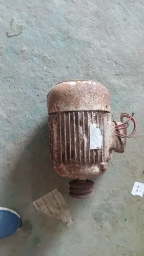 Vende-se Motor trifasico 5 CV  