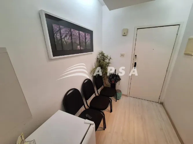 RUA GENERAL ROCA, 778. NO CORAÇÃO DA TIJUCA, UMA SALA COMERCIAL LINDA, MOBILIADA E PRONTA