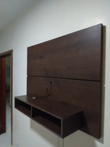 Painel para TV 32 polegadas bastante conservado e estrutura firme