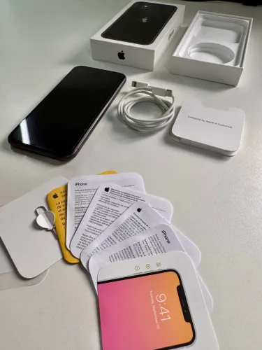 iPhone 11 128GB Preto + Cabo USB-C Lightning de 1 metro.