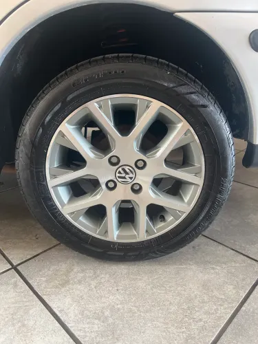 RODAS SAVEIRO CROSS 2015 ORIGINAL VW COM 4 PNEUS BRIDISTONE 195/55 ARO 15 NOVOS!!!!