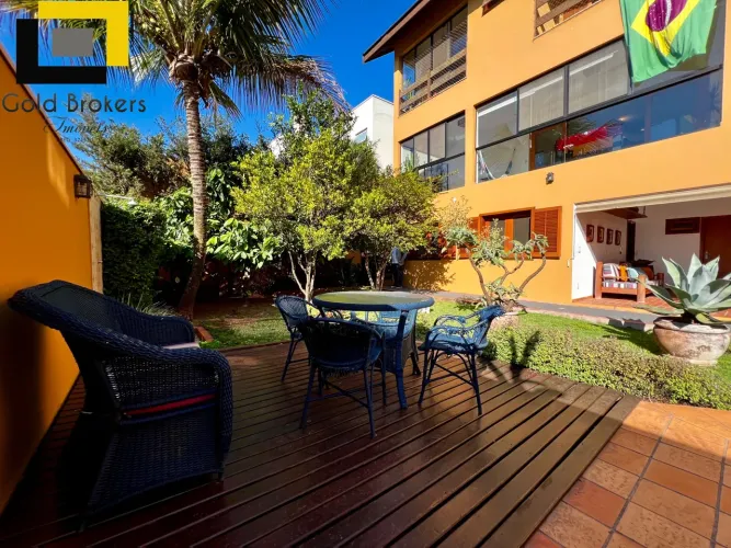 CASA COM 474 M² COM 5 DORMITÓRIOS, SENDO 3 SUÍTES, NO CONDOMÍNIO PORTAL DO PARAÍSO II EM J