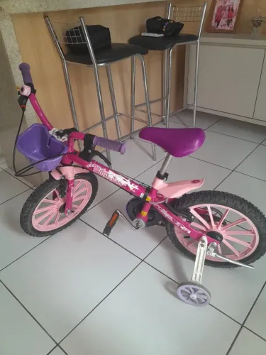Bicicleta infantil NATHOR, aro 16, bem conservada.