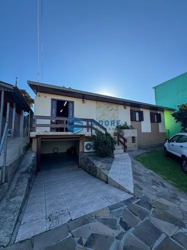 CASA TRÊS DORMITÓRIOS NO FORQUETA.