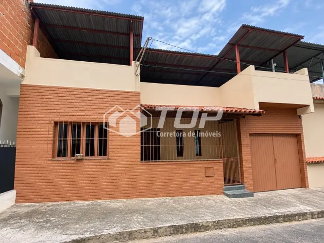 Casa Duplex com 3 Quartos e Terraço à Venda no Bairro Amaral