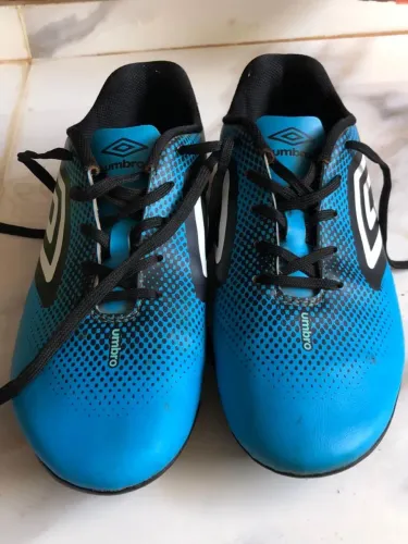 Chuteira de cravo umbro ORIGINAL