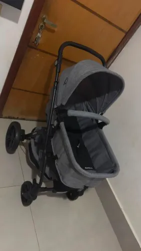 Carrinho e bebê conforto Cosco Travel System