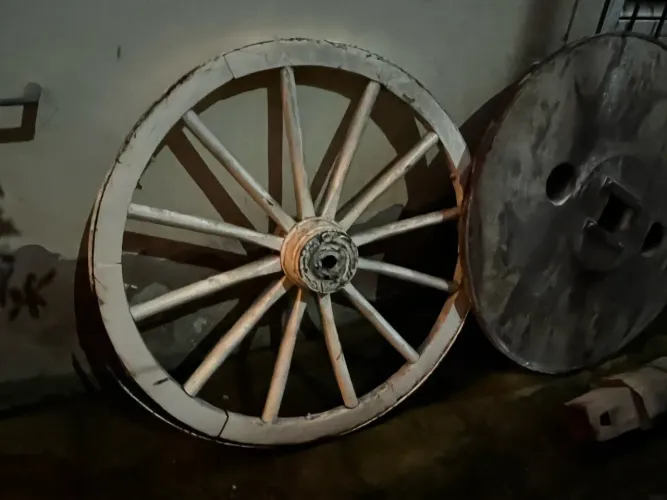 Rodas de carro de boi e carroça