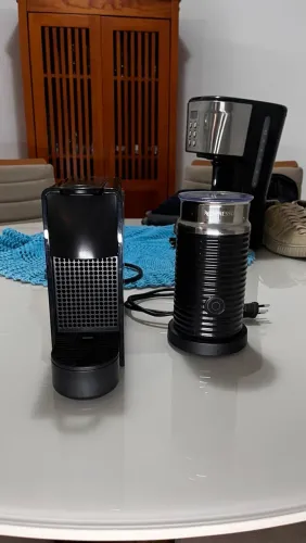 Cafeteira e Espumadeira Nespresso