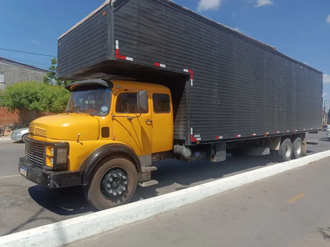 Caminhão truck Mercedes 1113 ano 1983