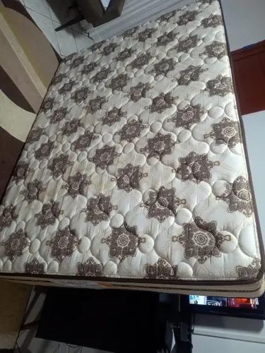 Vendo colchão de casal