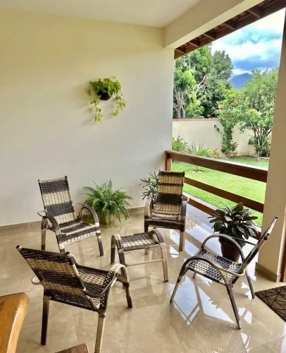Conjunto 4 cadeiras e mesa de centro