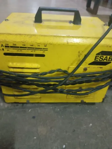 Máquina de solda ESAB 250A 127V/220V