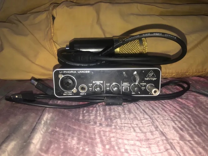Vende-se interface de áudio U-phoria Umc22 da Behringer + Microfone BM800