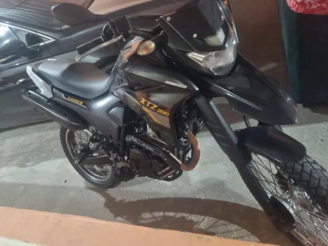 Vendo lander com a manutenção toda em dia so compra e ser feliz valor 20 mil aceito prptas