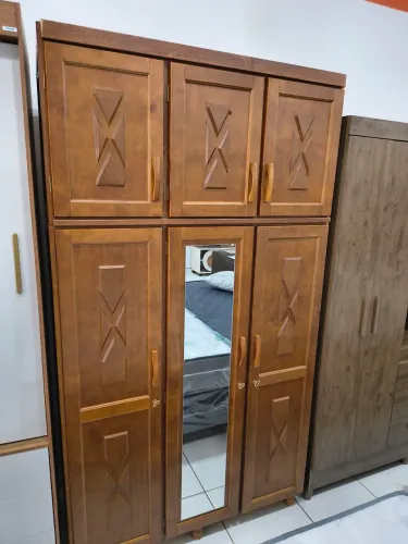 Guarda roupa casal e solteiro de madeira