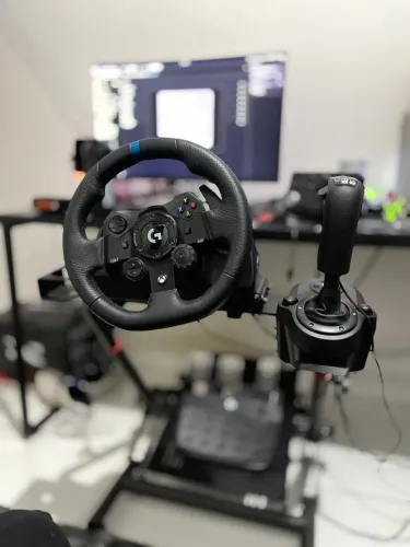 Volante Logitech g923 com cockpit e button box