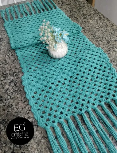 Trilho de mesa em crochê 