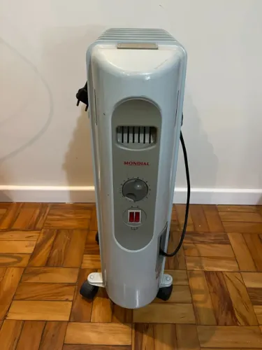 Aquecedor a Óleo Mondial 1500W 220V com Rodinhas e Termostato
