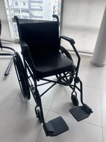 Cadeira de rodas dobrável