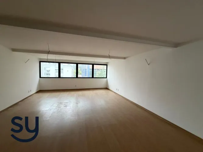 Sala comercial no Menino Deus para locação