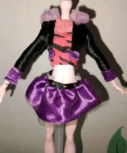 Roupa artesanal Clawdeen básica 