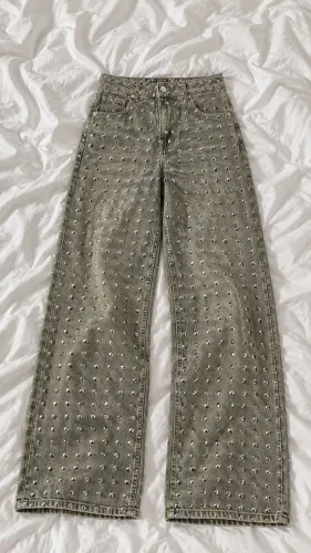 Calça Jeans Feminina Wide Leg Verde Militar com Spikes Prateados - SHEIN