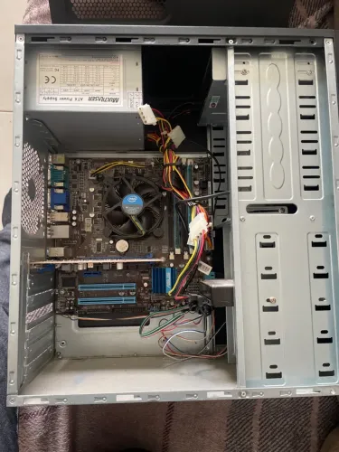 CPU 6GB Core I3 HD 500GB