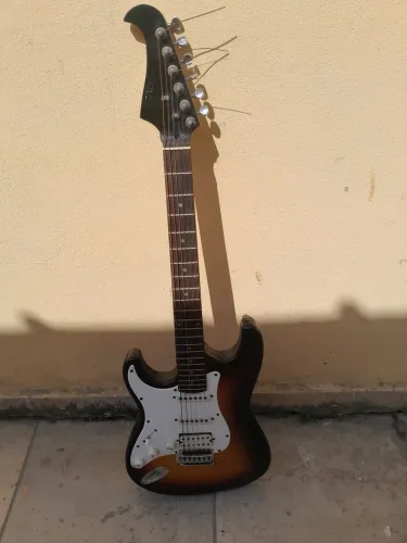 Guitarra canhoto Eagle