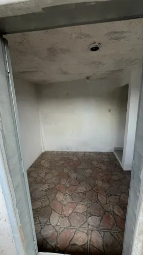 Aluga-se Kitnet de Fundos - Bairro Santa Cândida