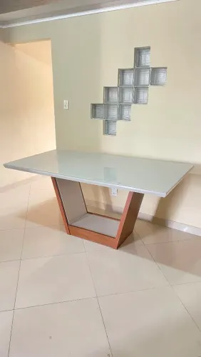 MESA EM MDF, TAMPO DE VIDRO OFF WHITE