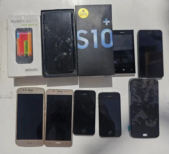 Lote de celulares para conserto ou remoção de peças