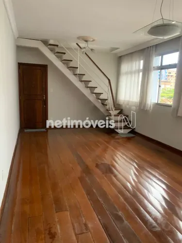 Cobertura à venda no bairro Coração Eucarístico, 04 quartos, 01 suíte, 05 banheiros e 02 v