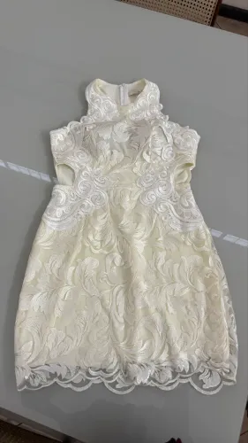 Vestido curto creme para festa