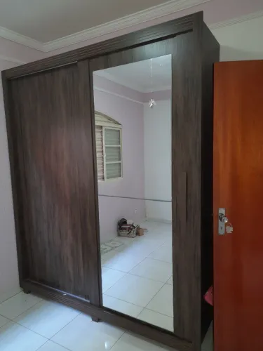 Guarda Roupas em madeira