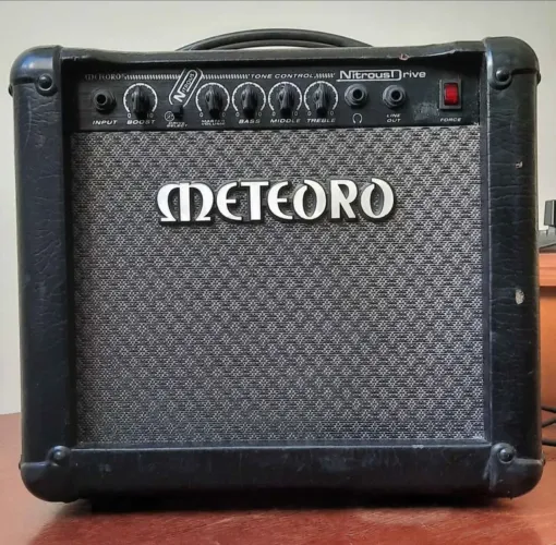 Amplificador Meteoro Nitrous Drive 30W Usado. Ótimo estado de conservação e funcionamento.