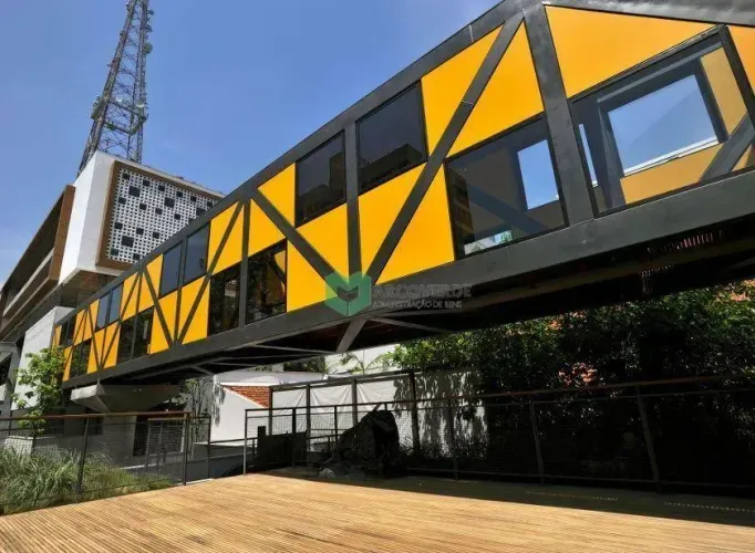 Escritório Moderno em prédio do arquiteto Gui Mattos