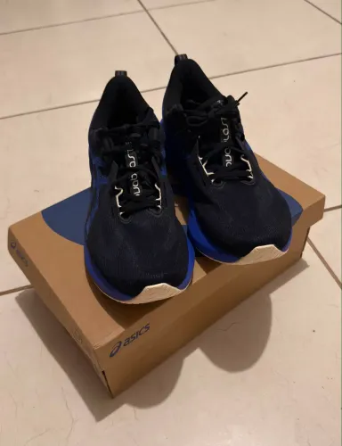 Tênis ASICS Novablast 5 só R$ 480,00 à vista