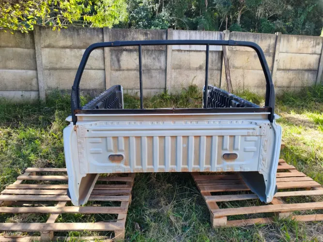 Carroceria da S10 ano 2023 original em excelente estado.