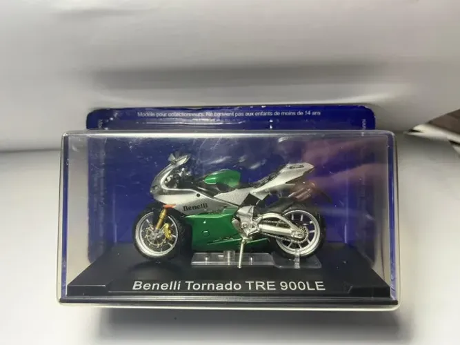 Miniatura Benelli Tornado TRE 900LE 1:24 - Caixa Original Lacrada