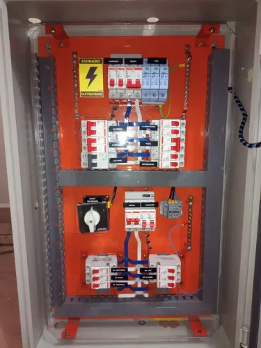 Quadro de energia, tô montado