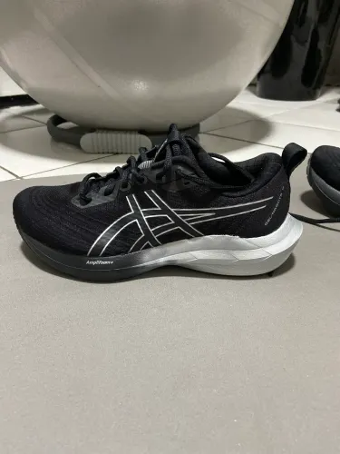 Tenis ASICS NOVO (usei uma vez/Ficou grande!)