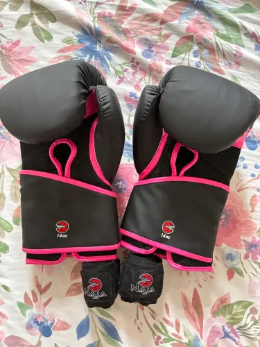 Luva Boxe / Muay Thai Naja Black Rose 14oz + Bandagens