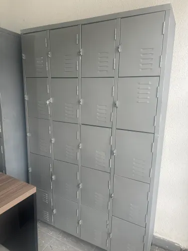 Roupeiro de aço 20 portas reformado